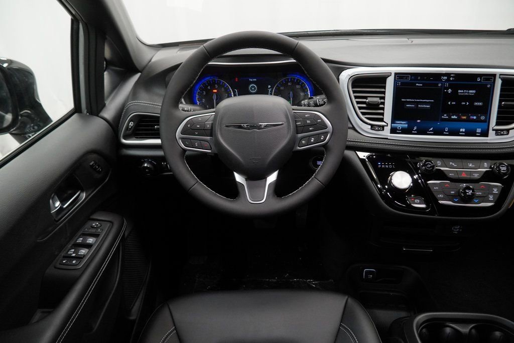 New 2026 Chrysler Pacifica Select image 21