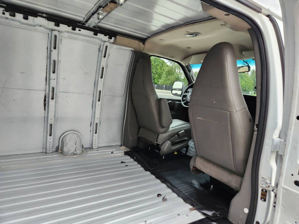 Used 2018 Chevrolet Express 2500 RWD image 13