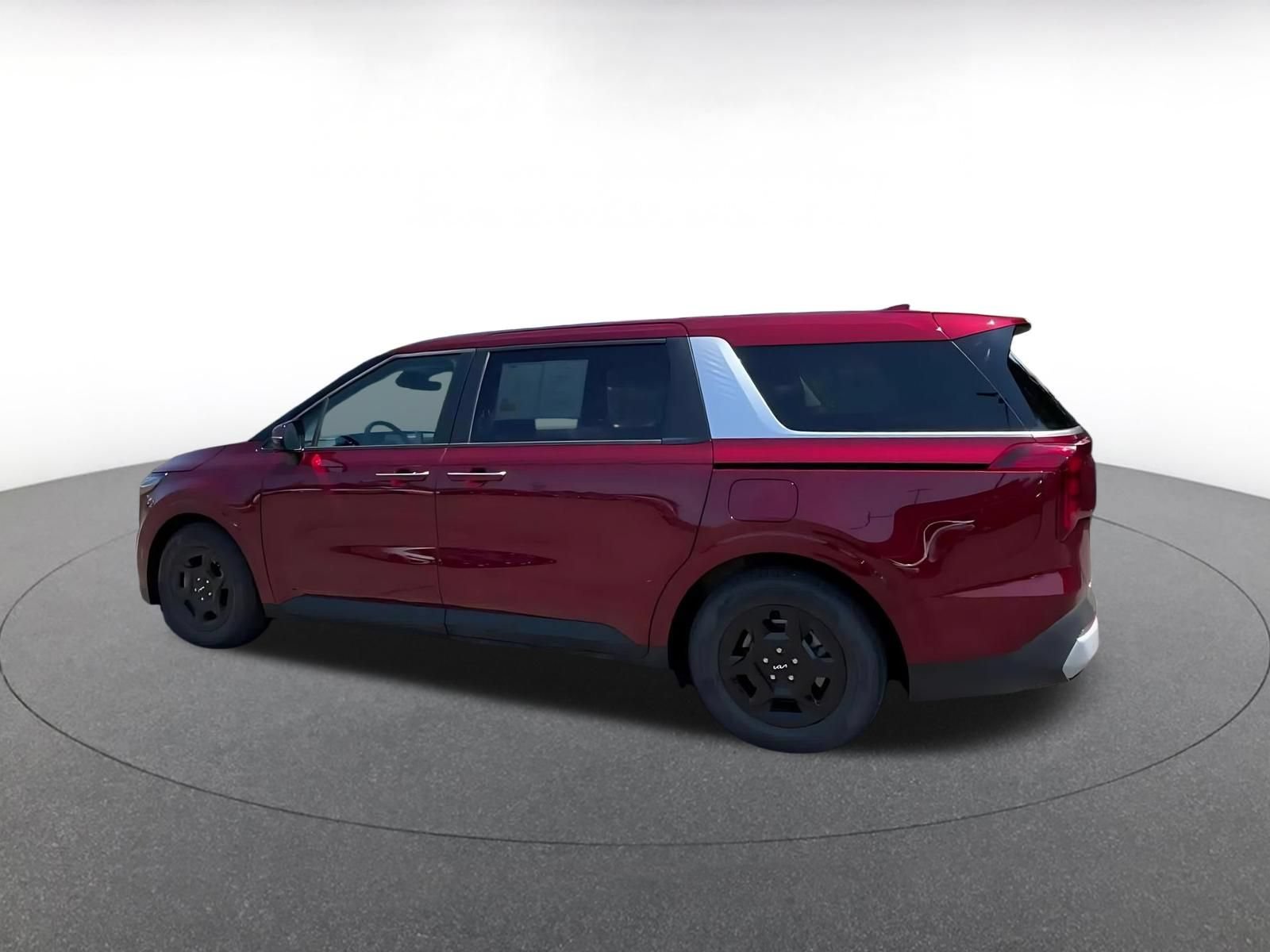 Used 2026 Kia Carnival FWD image 8