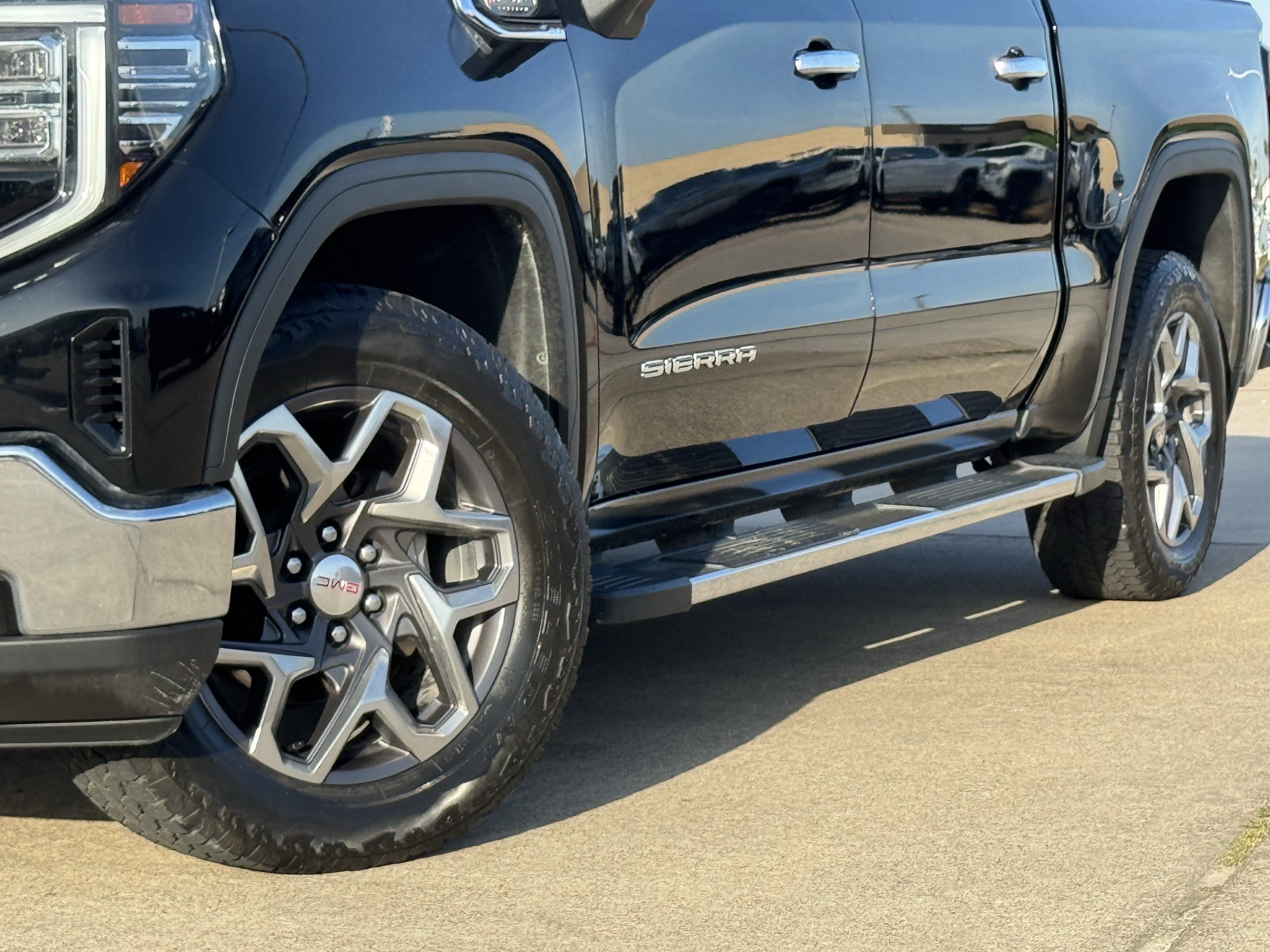 Used 2025 GMC Sierra 1500 SLT RWD image 3