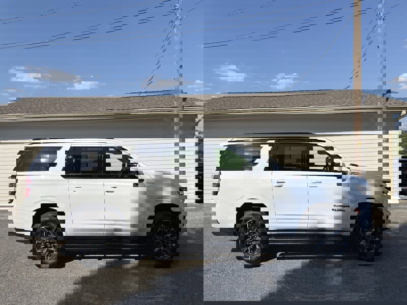 Used 2023 Chevrolet Suburban Z71 image 1