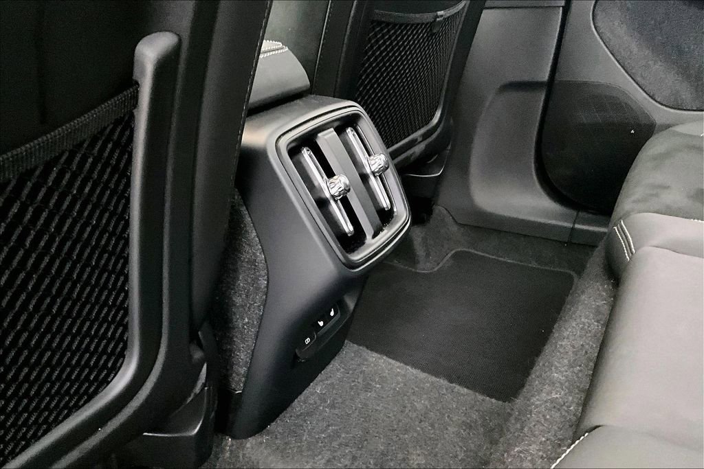 Certified 2025 Volvo XC40 B5 Plus image 32