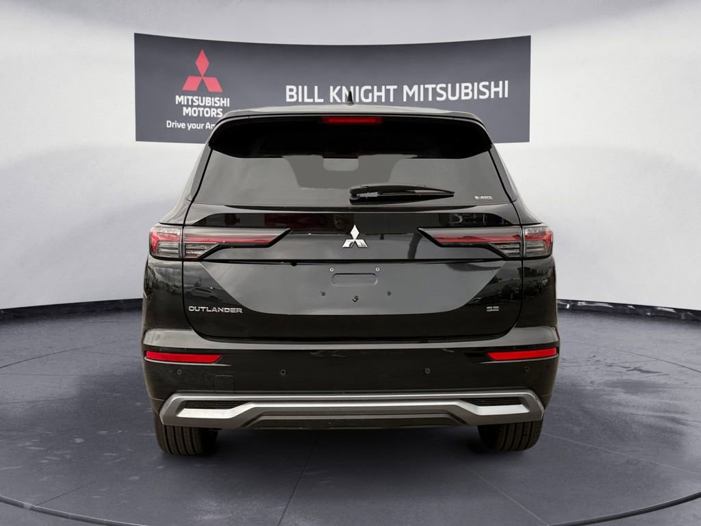 Used 2025 Mitsubishi Outlander SE AWD/4WD image 4