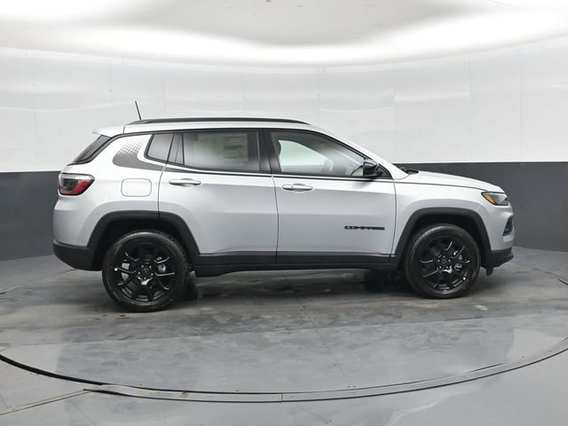 New 2026 Jeep Compass Latitude image 2