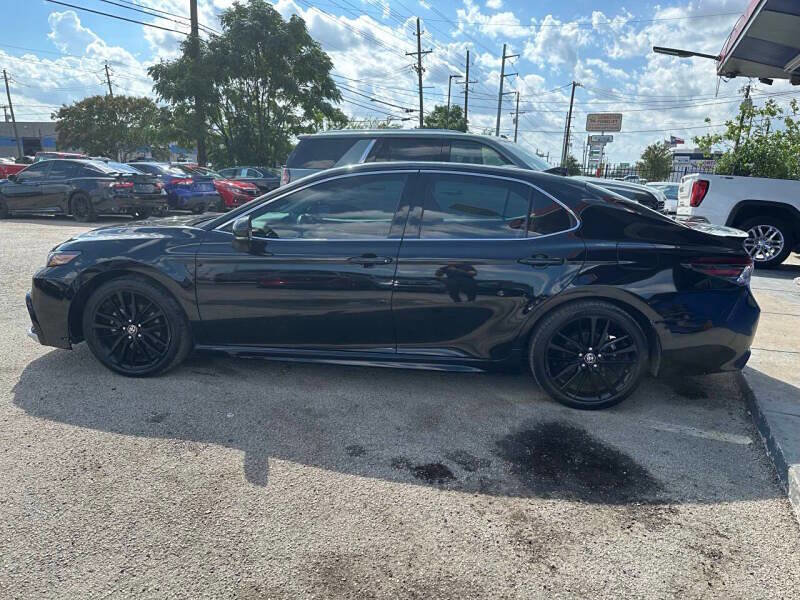 Used 2022 Toyota Camry XSE image 8