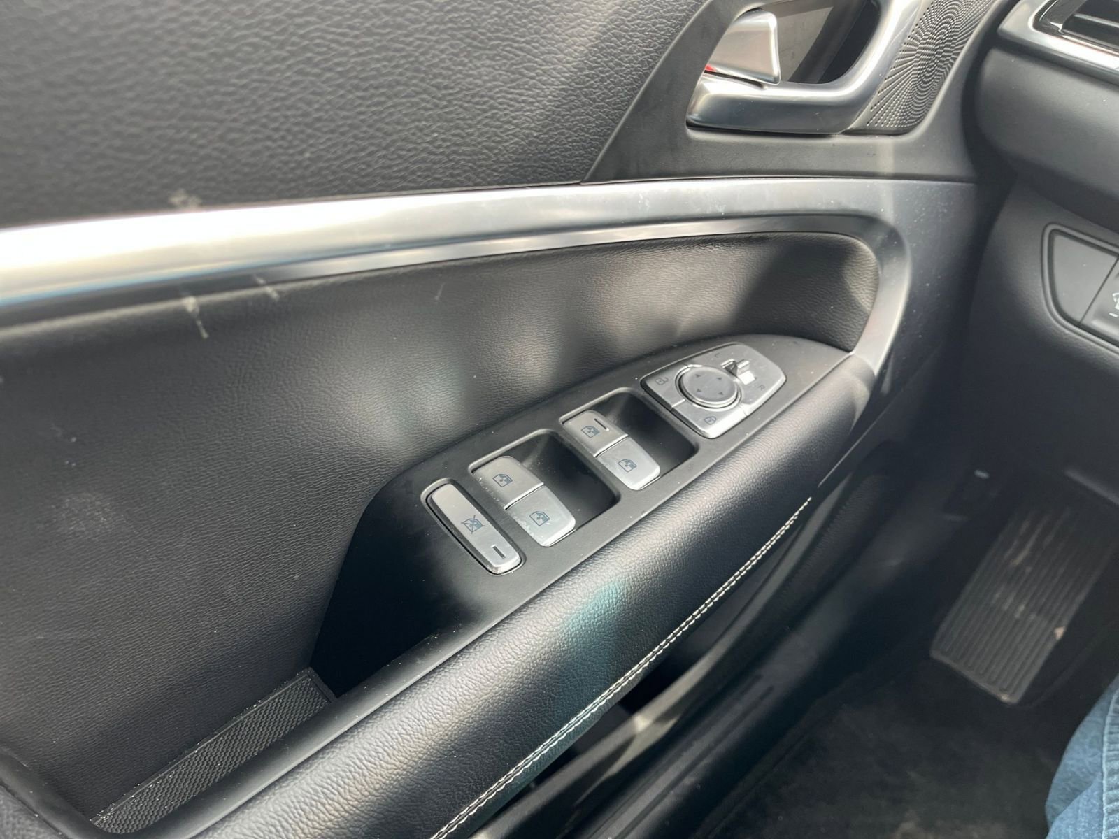 Used 2025 Genesis G70 2.5T image 20