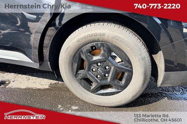 Used 2025 Kia Carnival image 23