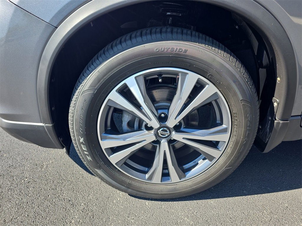 Used 2019 Nissan Rogue SV image 10