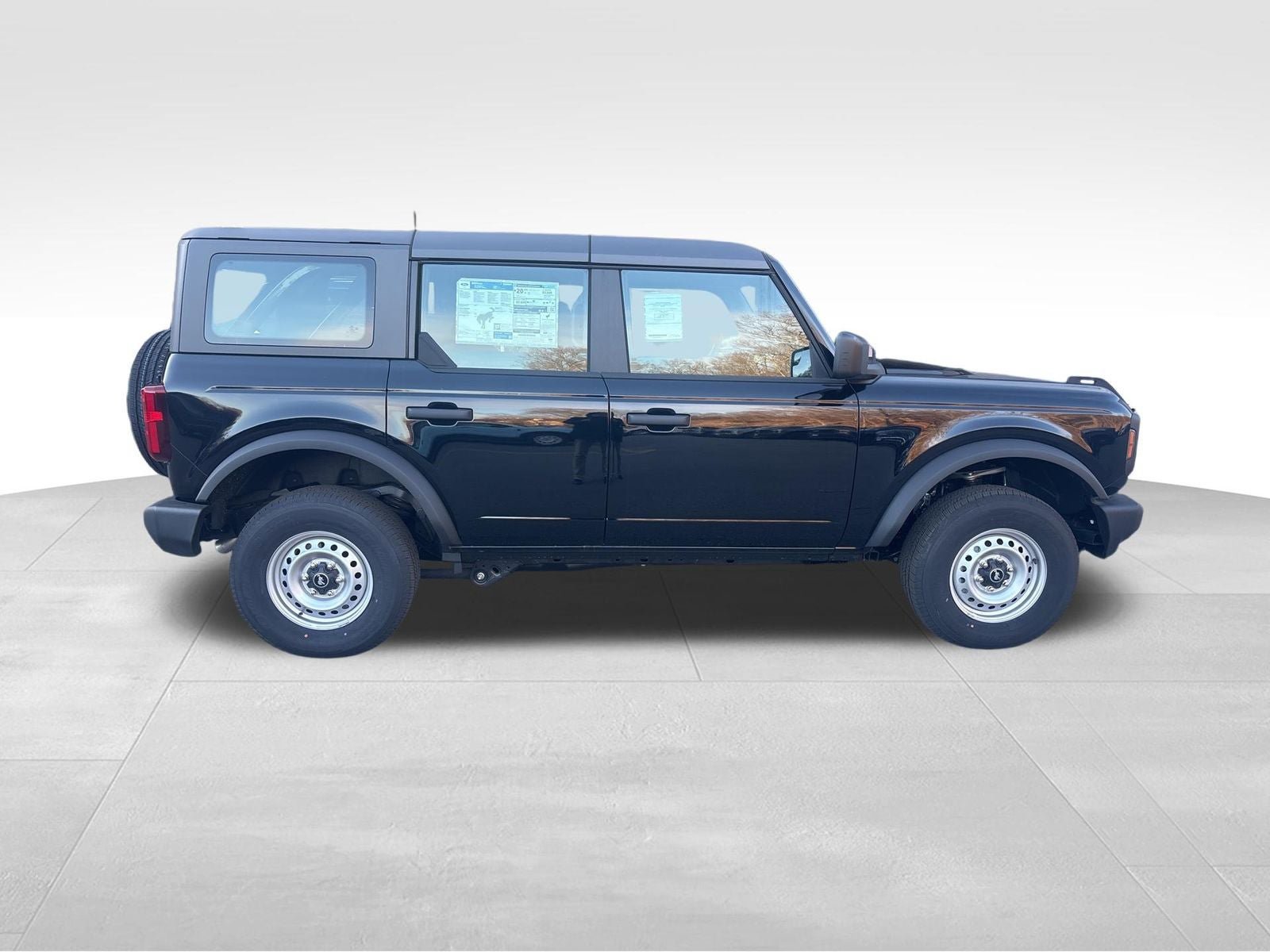 New 2025 Ford Bronco 4-Door image 7