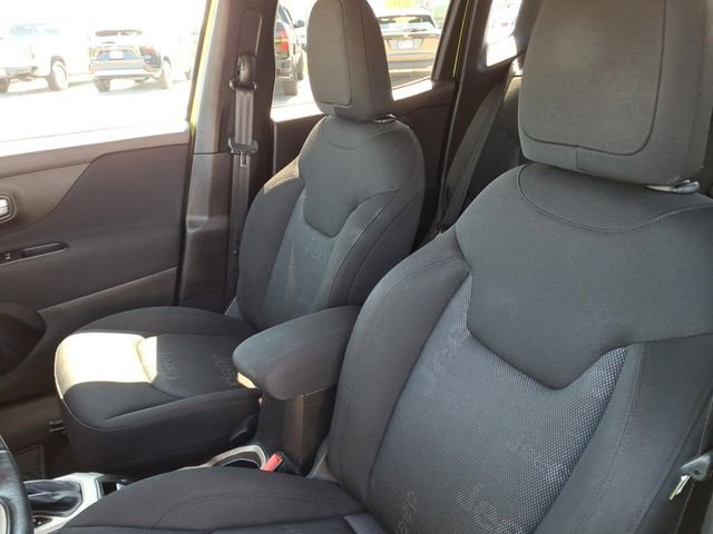 Used 2017 Jeep Renegade Latitude w/ Popular Equipment Group image 13