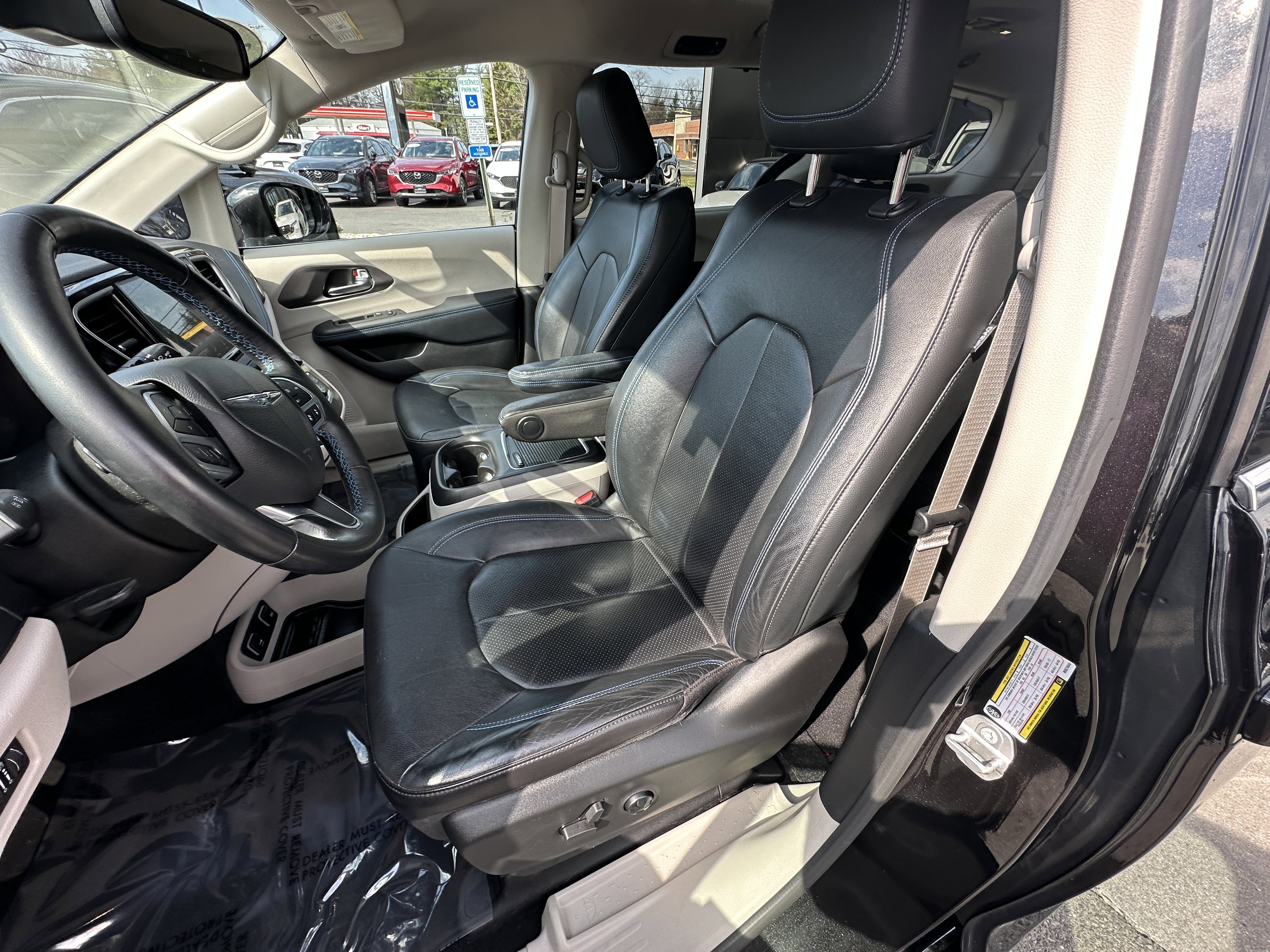 Used 2021 Chrysler Pacifica Touring-L image 23