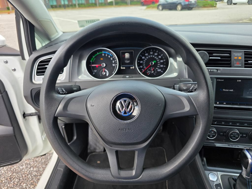 Used 2016 Volkswagen e-Golf SE w/ DC Fast Charging Package FWD image 21