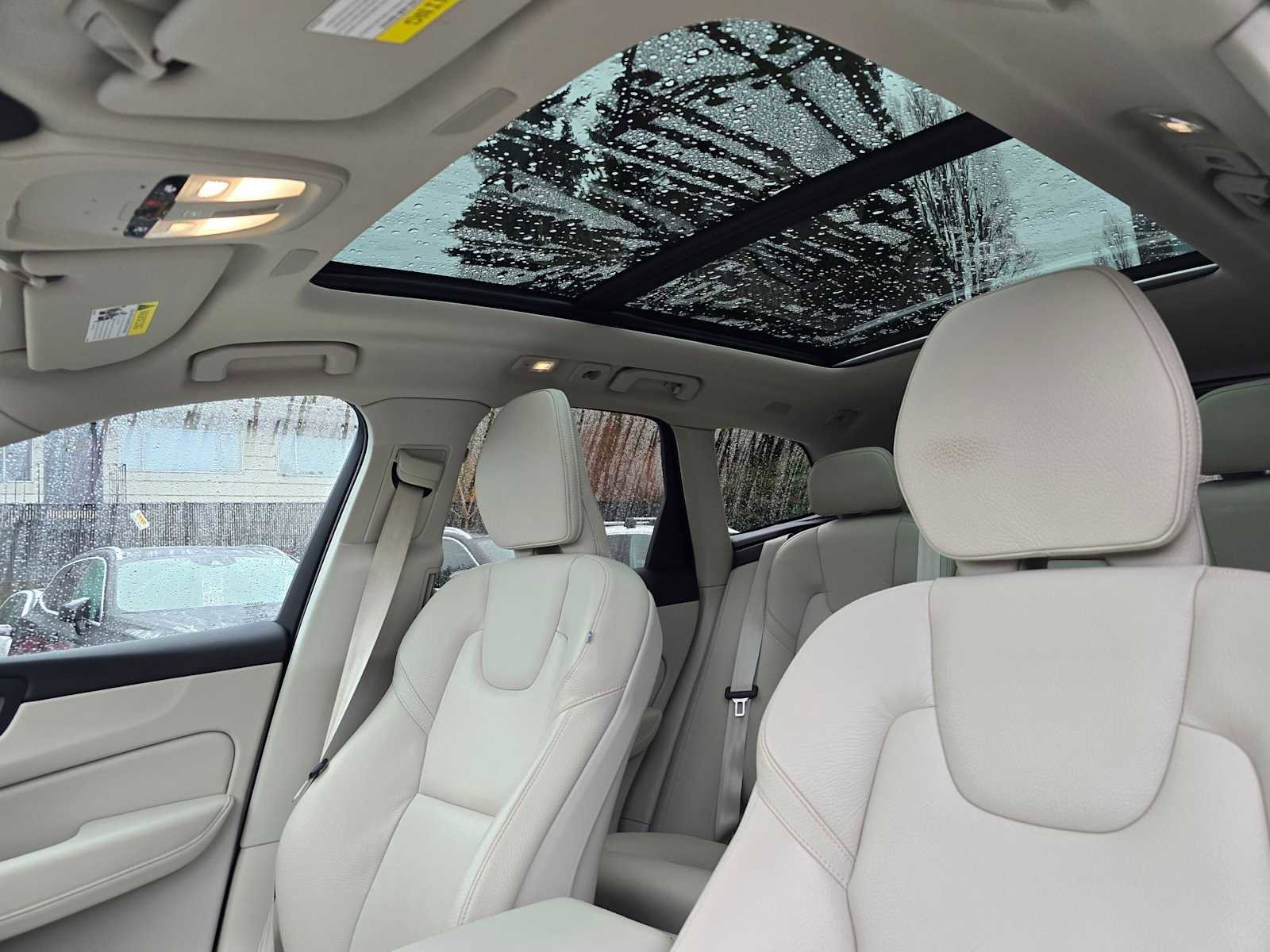 Certified 2024 Volvo XC60 T8 Plus w/ Protection Package Premier image 21