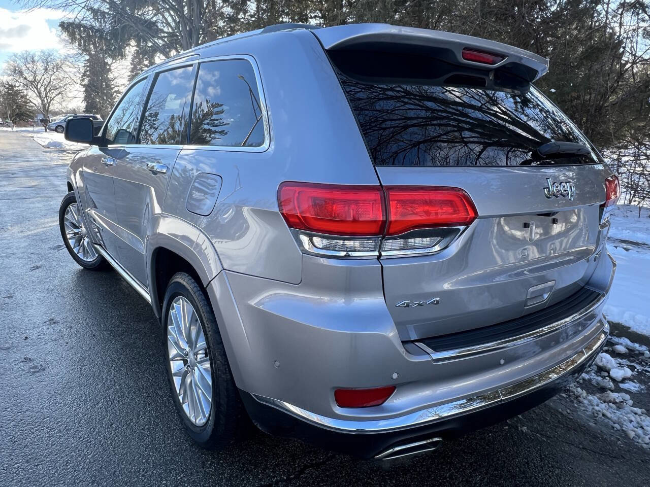 Used 2018 Jeep Grand Cherokee Summit AWD/4WD image 4