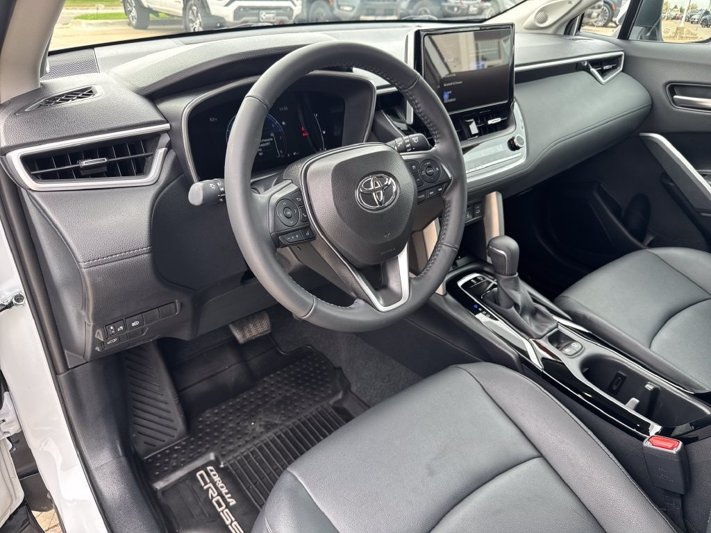 Used 2024 Toyota Corolla Cross XLE w/ Convenience Package AWD/4WD image 12