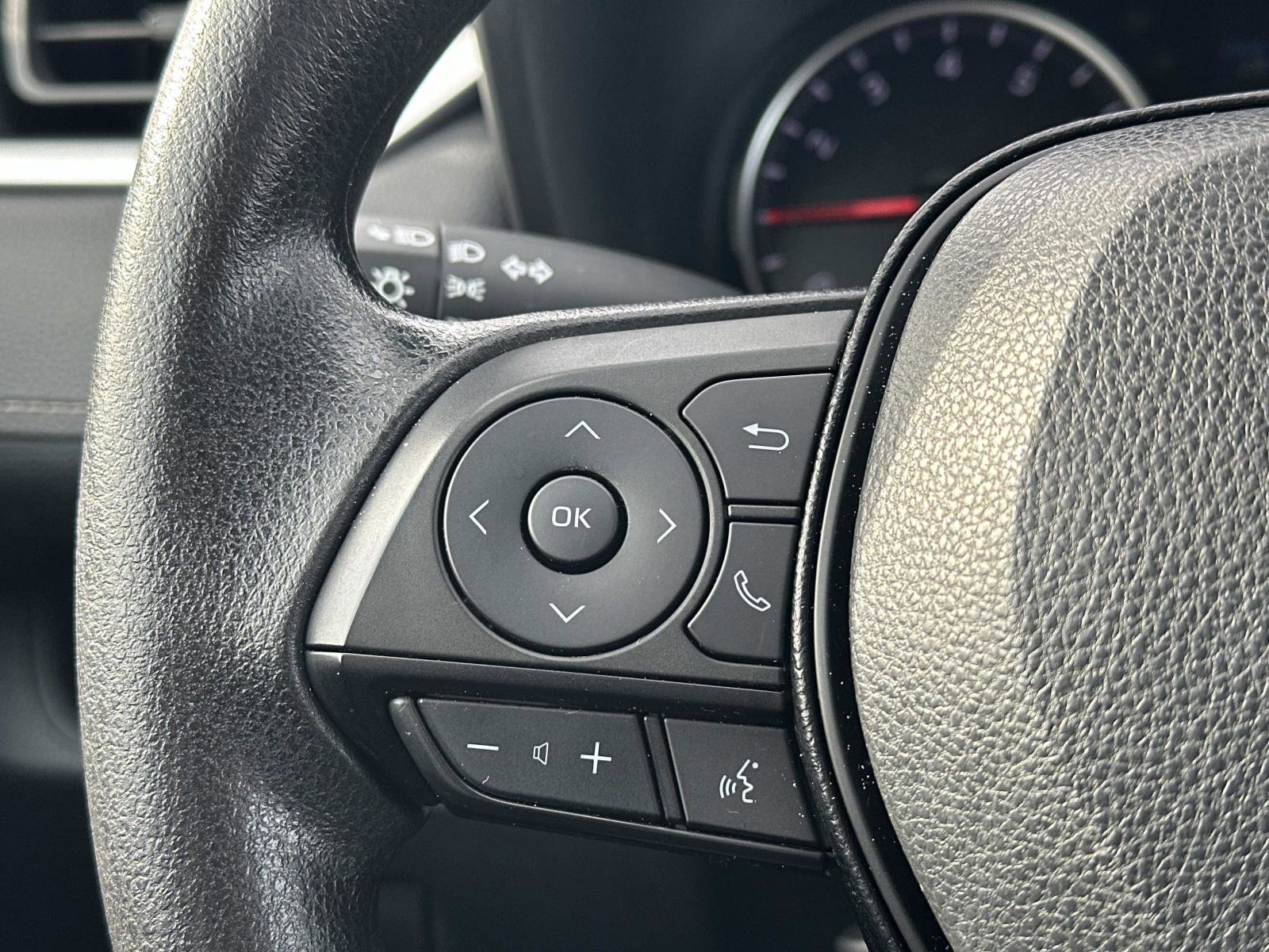 Used 2020 Toyota RAV4 LE image 23