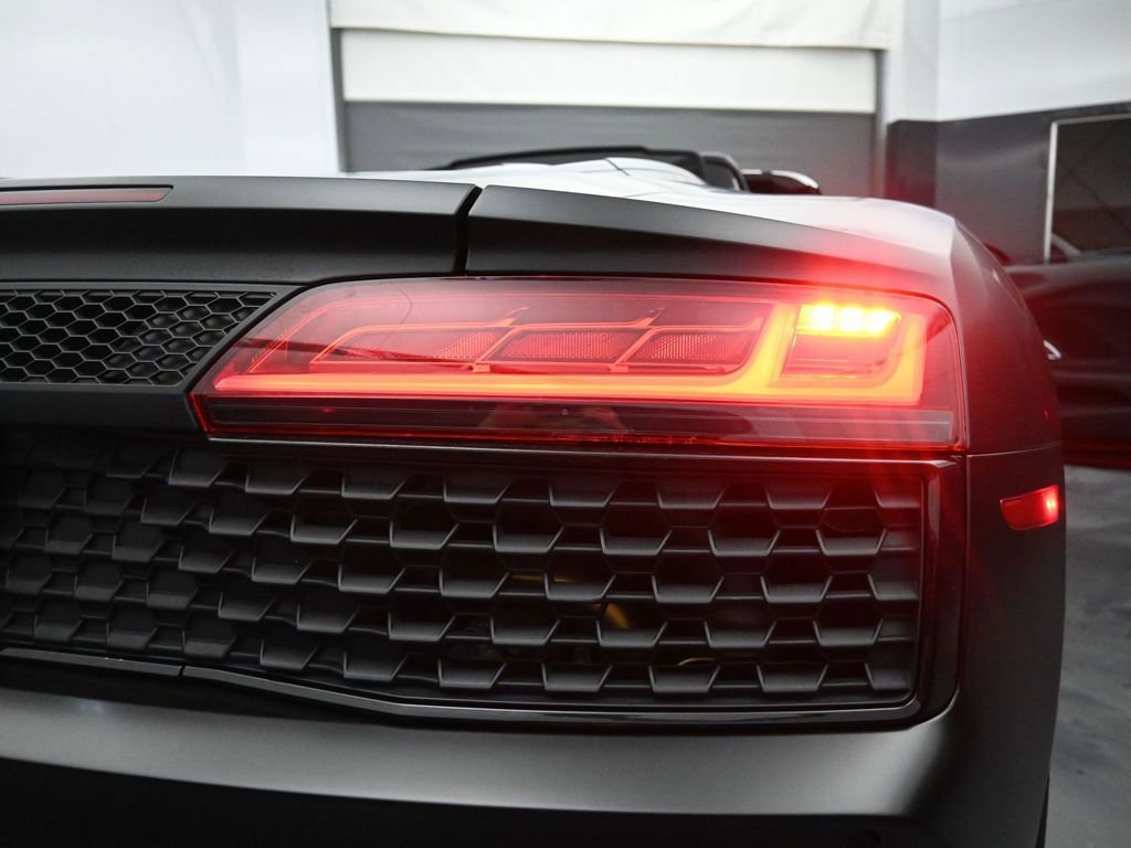 Used 2021 Audi R8 V10 w/ Premium Package image 18