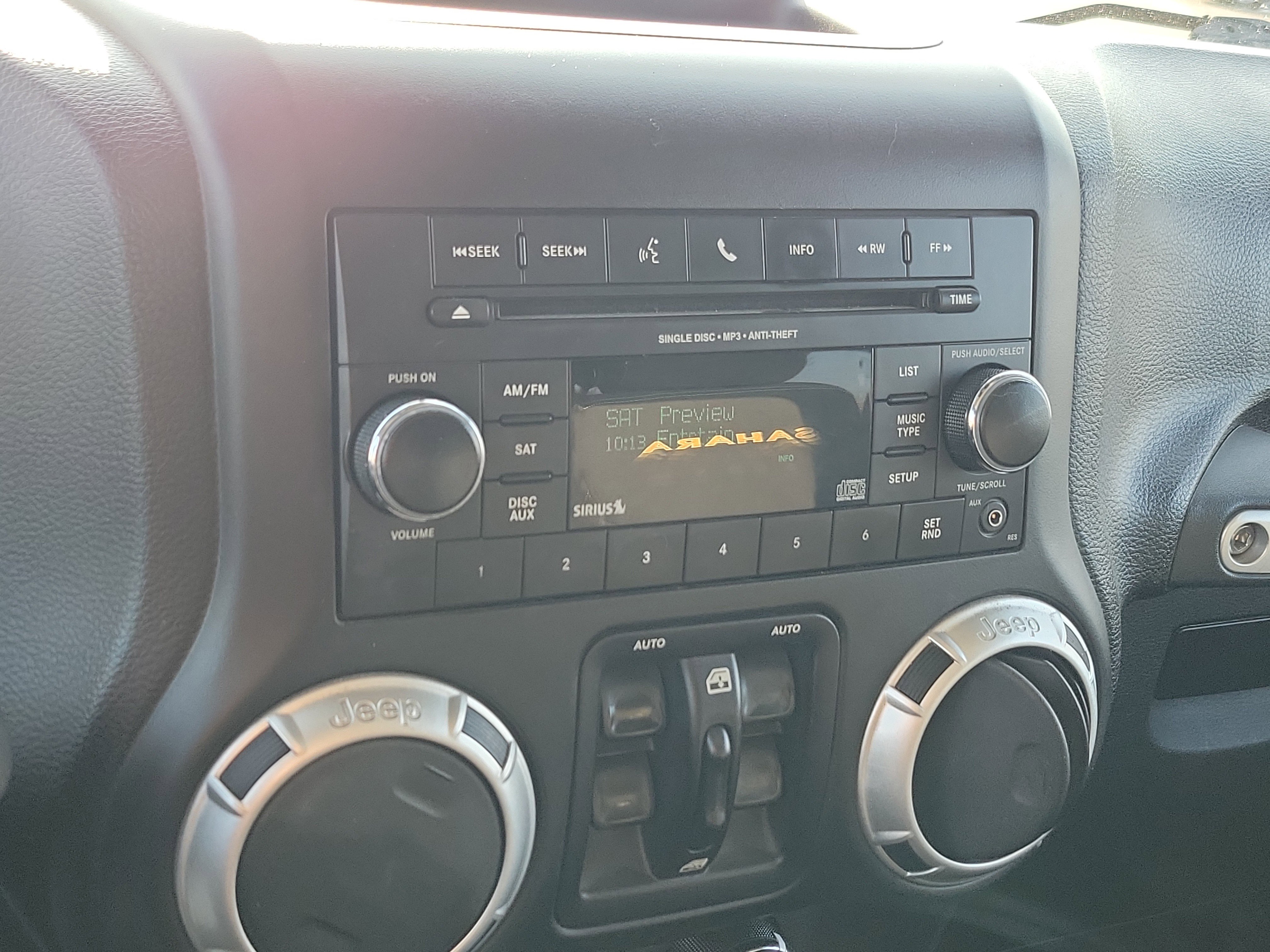 Used 2015 Jeep Wrangler Unlimited Sahara w/ Connectivity Group image 23