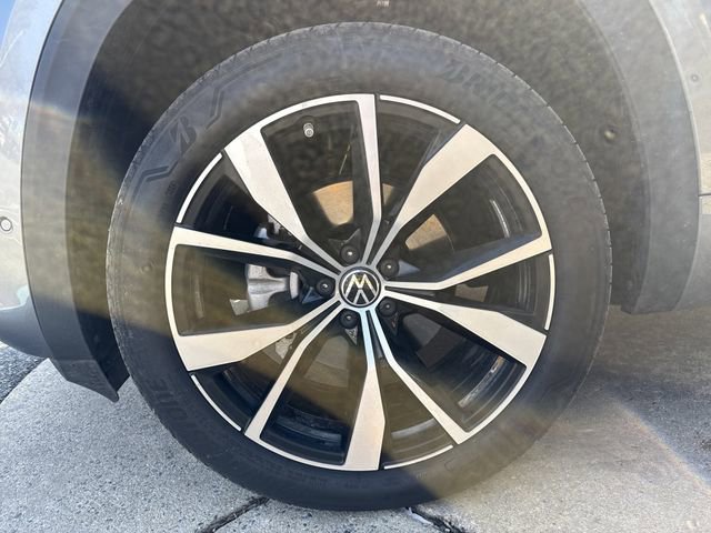 Used 2024 Volkswagen Atlas SEL Premium R-Line image 21