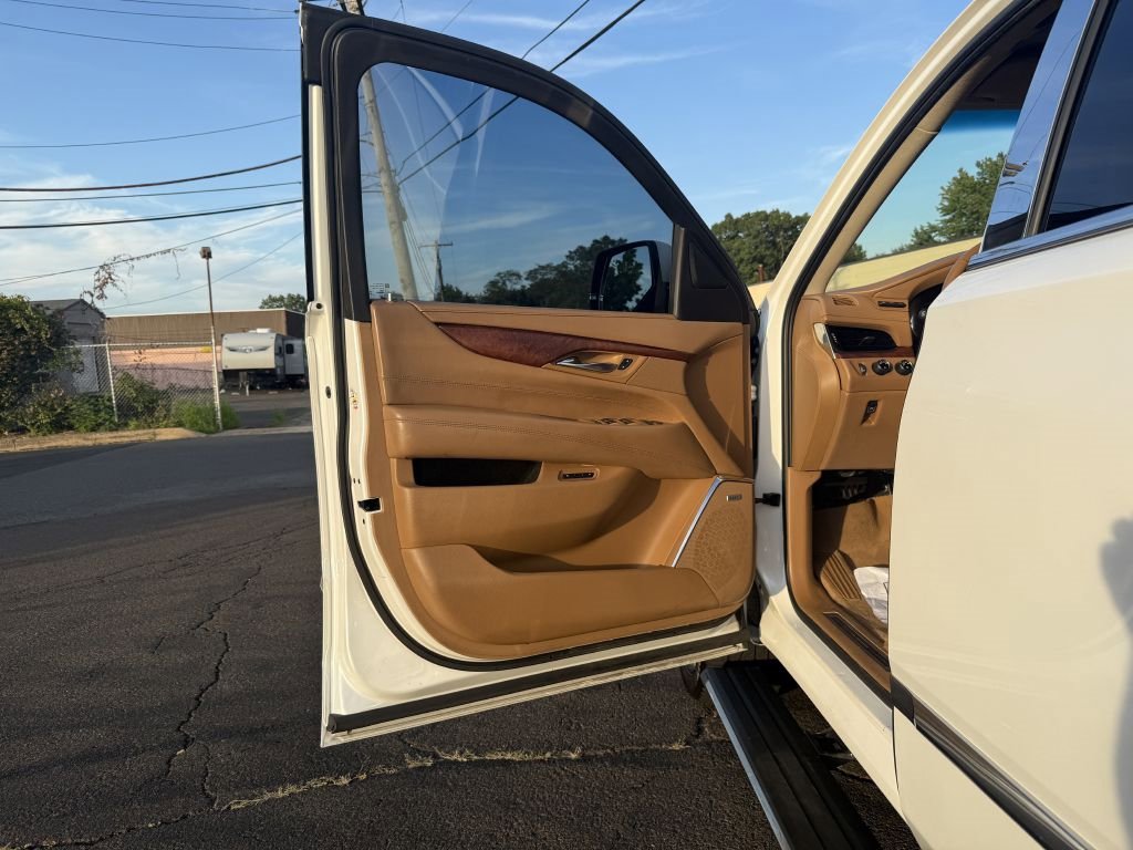 Used 2016 Cadillac Escalade ESV Platinum image 13