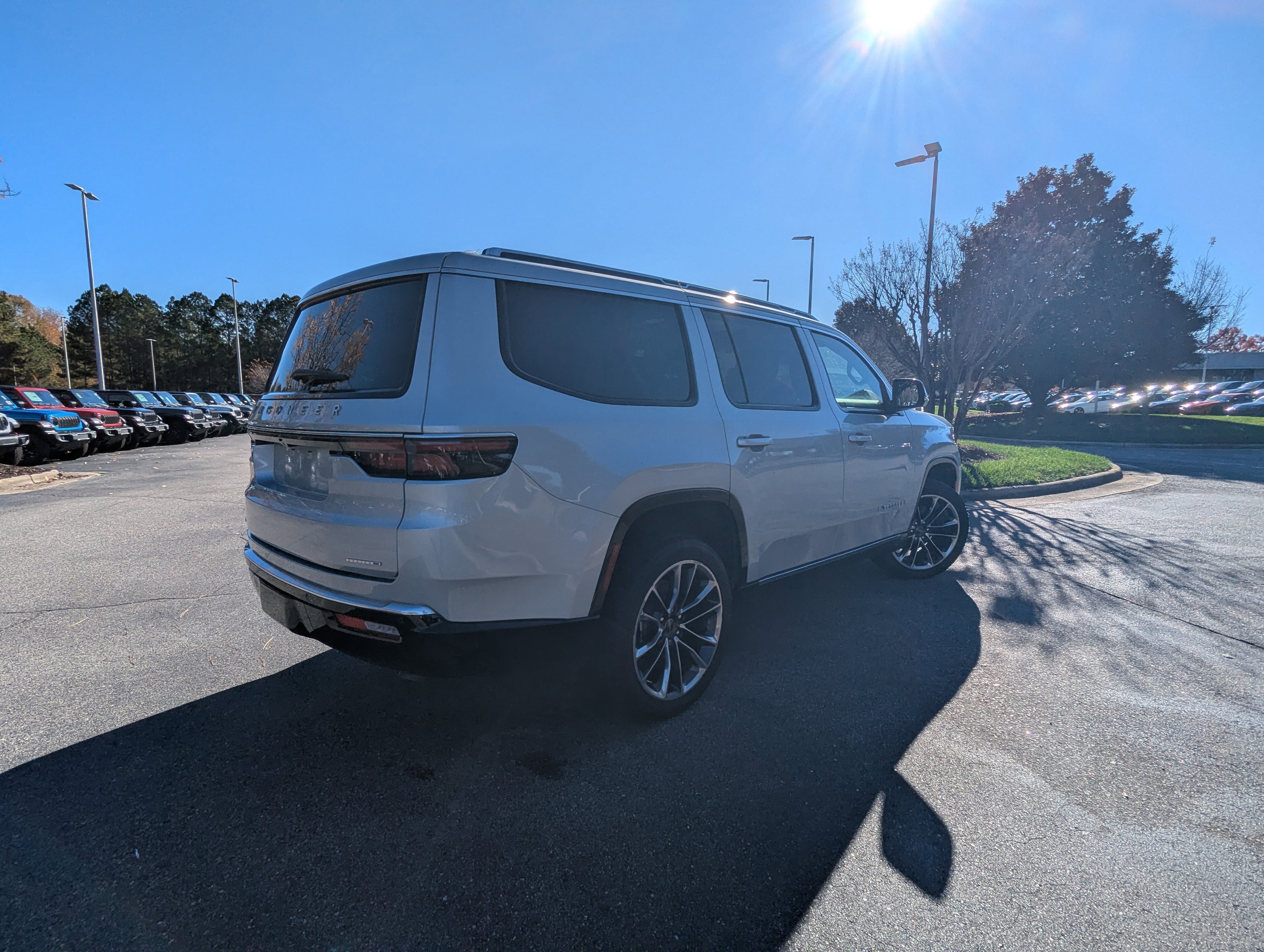 Used 2022 Jeep Wagoneer Series III w/ Premium Group I image 5