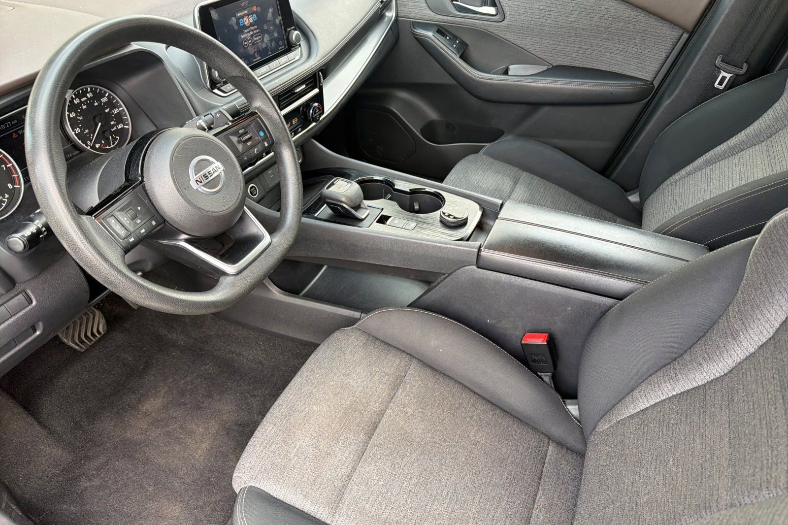 Used 2021 Nissan Rogue SV image 9