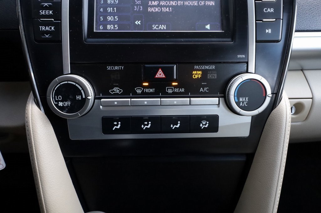 Used 2013 Toyota Camry LE image 35