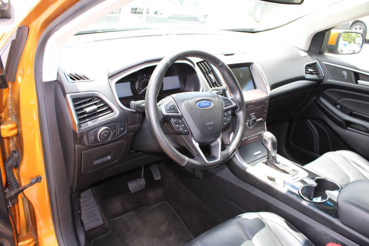 Used 2016 Ford Edge Titanium AWD/4WD image 13