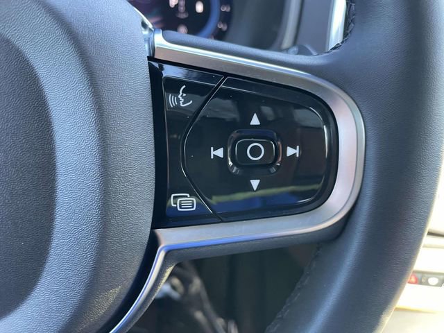 Used 2025 Volvo XC90 B6 Plus image 18