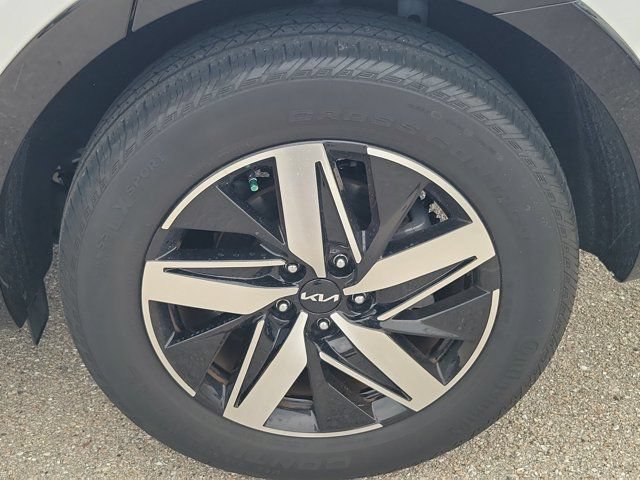 Used 2023 Kia Sorento S FWD image 9