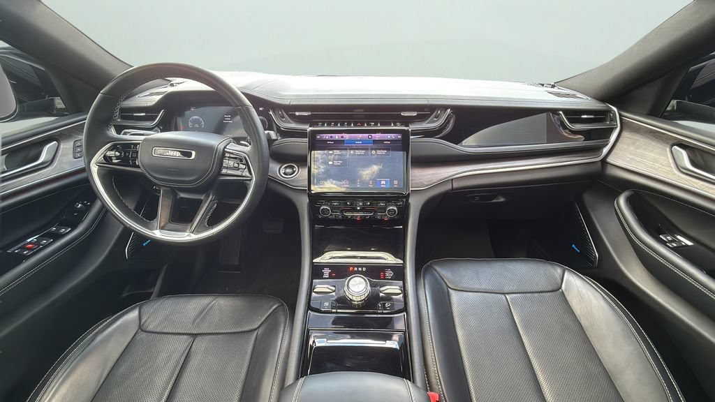 Used 2022 Jeep Grand Cherokee Overland AWD/4WD image 16