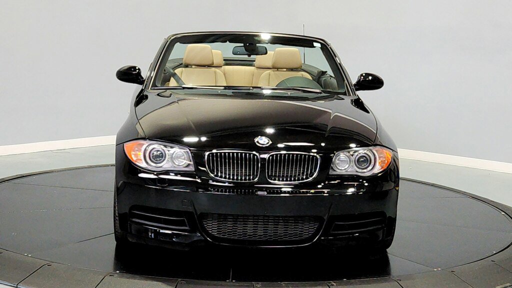 Used 2009 BMW 135i Convertible image 2