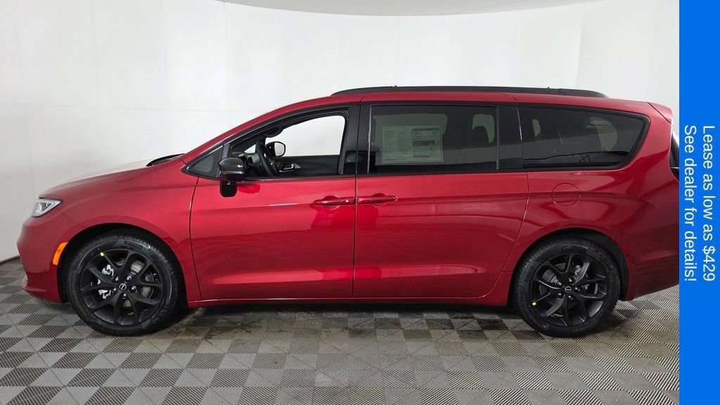 New 2026 Chrysler Pacifica Select image 4