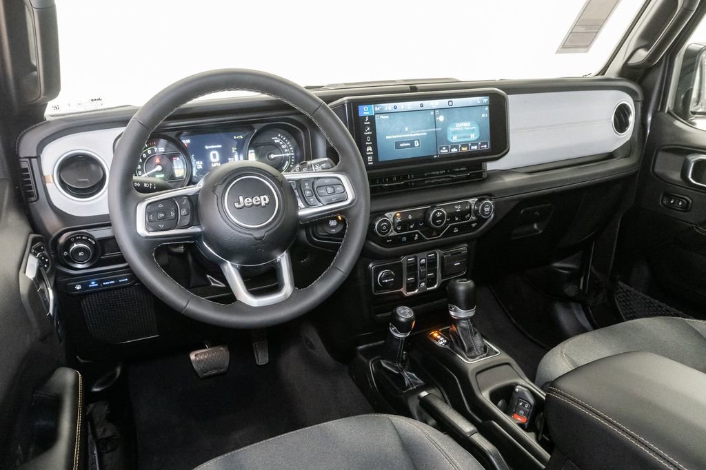 Used 2025 Jeep Wrangler Unlimited Sahara image 8
