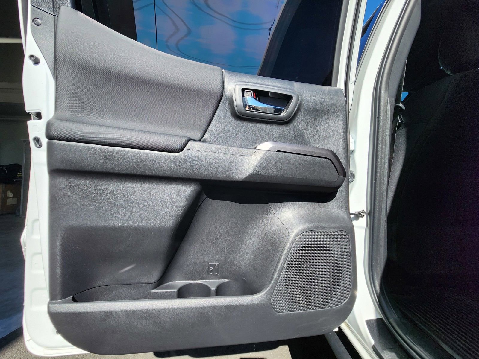 Used 2023 Toyota Tacoma TRD Sport w/ Black Out Package (TMS) image 19