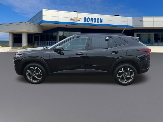 Used 2024 Chevrolet Trax LT image 2
