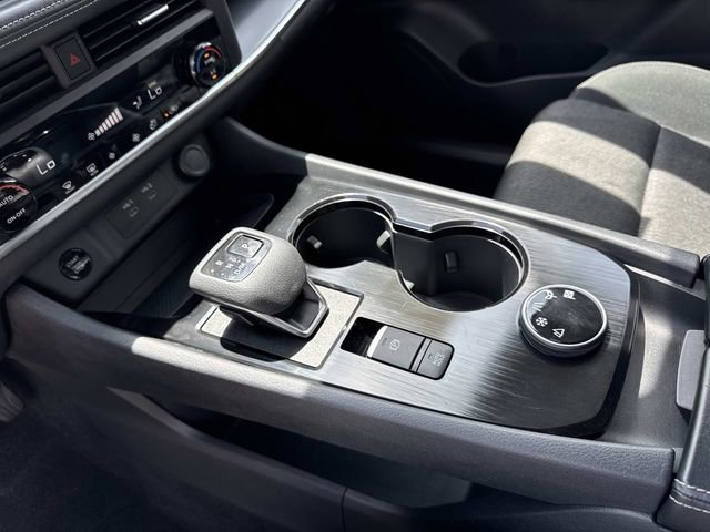 Used 2025 Nissan Rogue SV AWD/4WD image 31