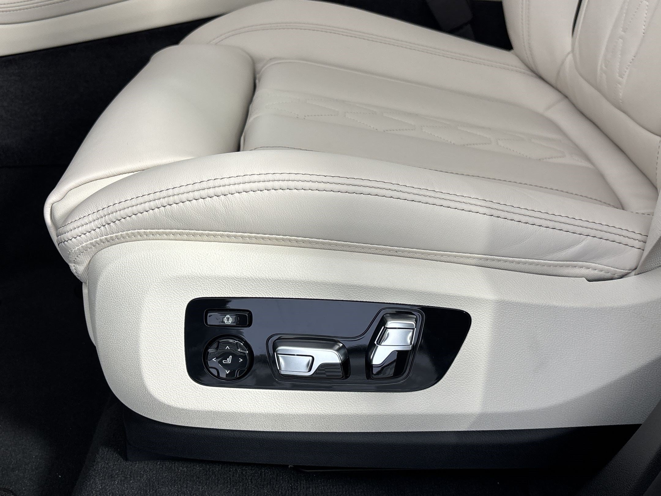 New 2027 BMW X7 xDrive40i AWD/4WD image 15