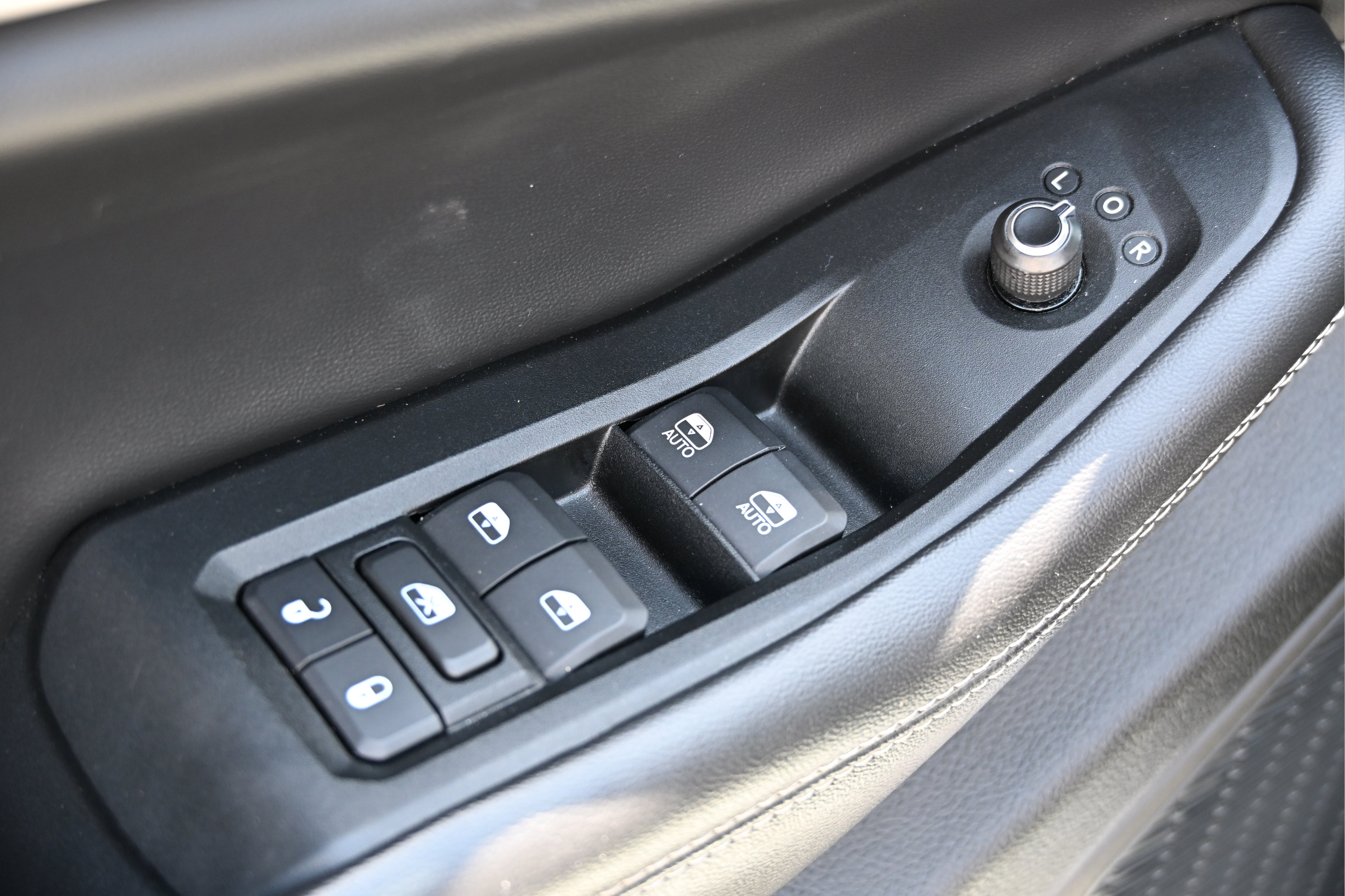 Used 2023 Jeep Grand Cherokee Limited AWD/4WD image 17