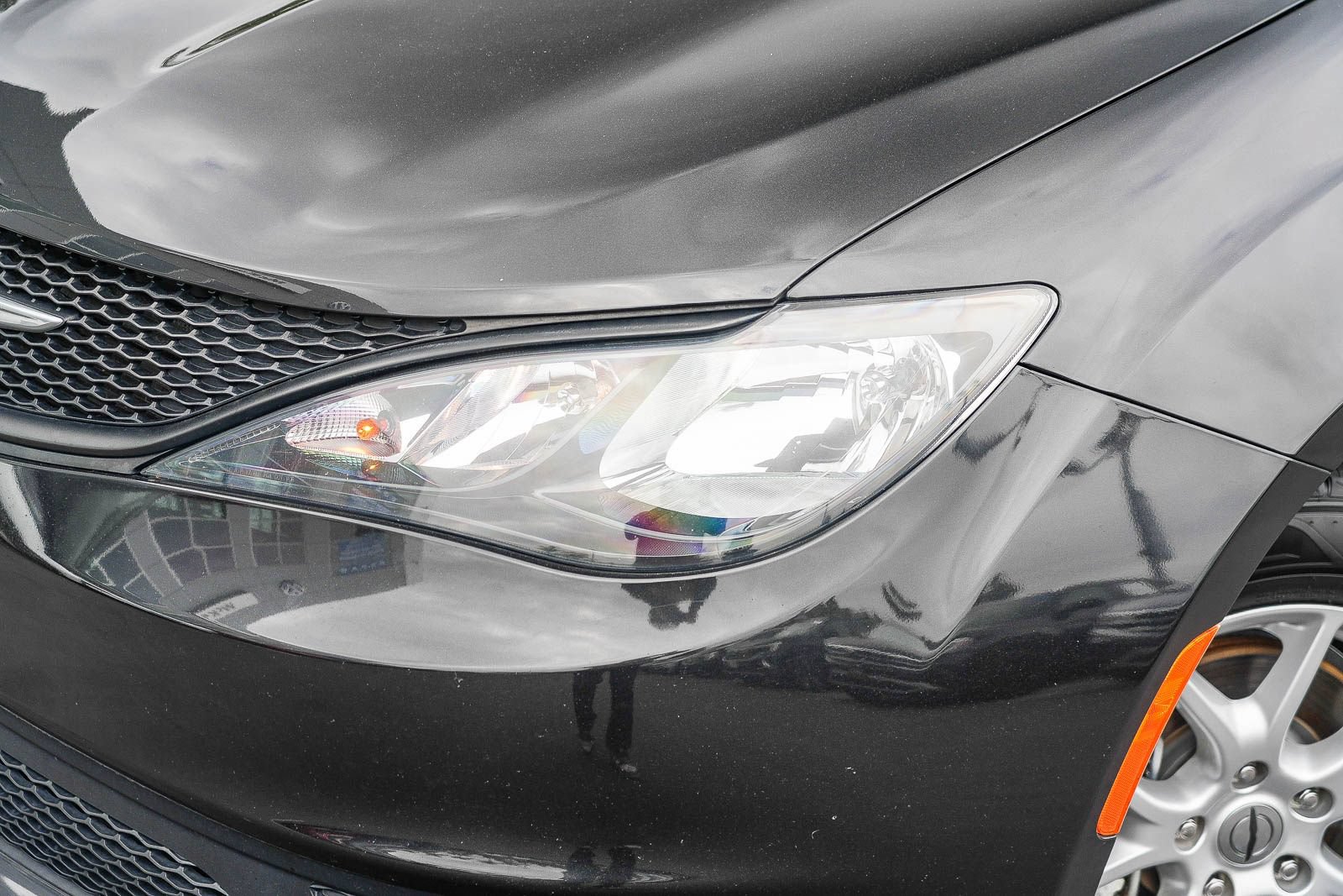 Used 2022 Chrysler Voyager LX FWD image 2