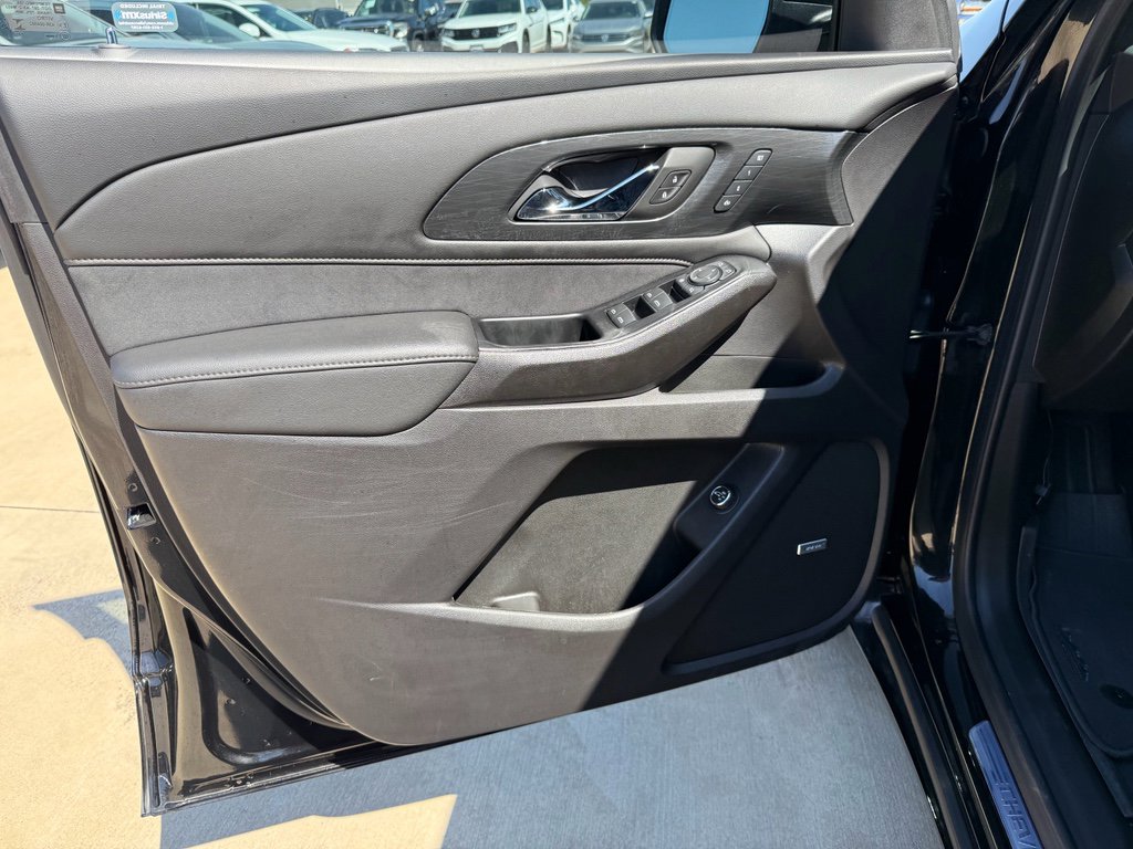 Used 2024 Chevrolet Traverse High Country image 9