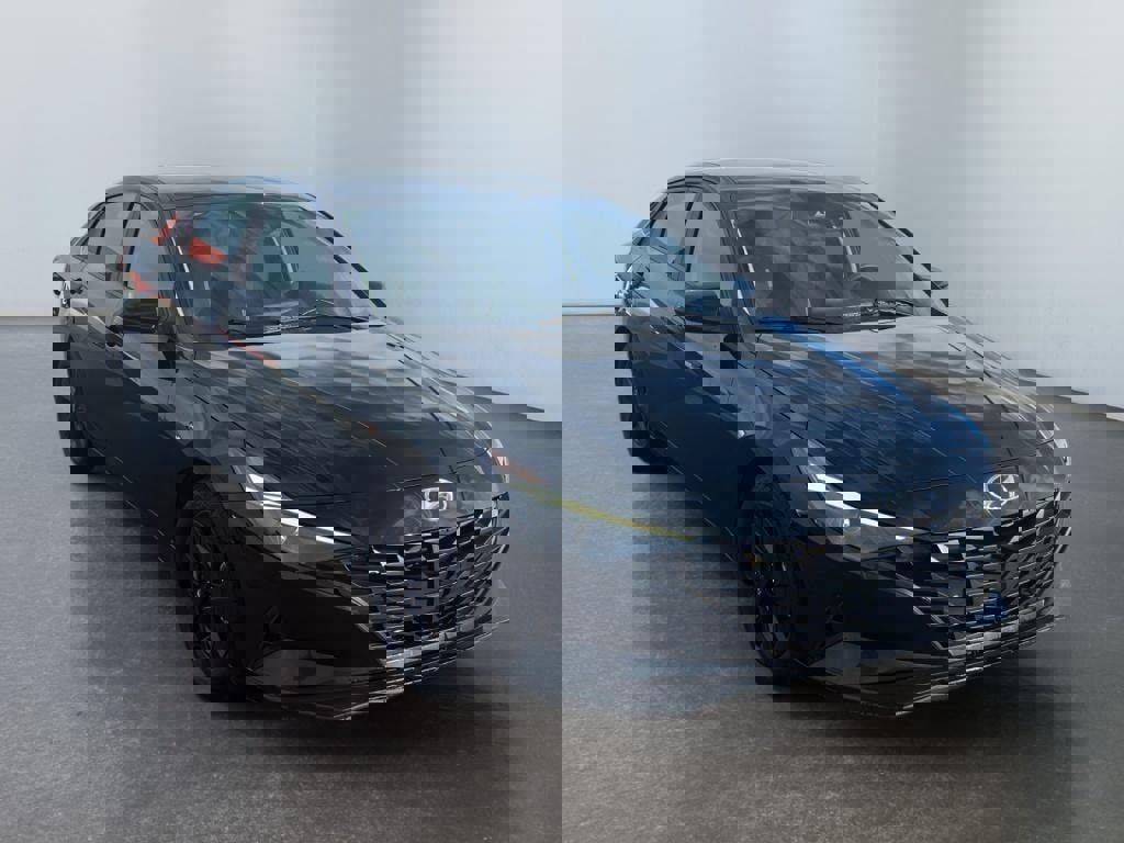 Used 2023 Hyundai Elantra SEL image 3