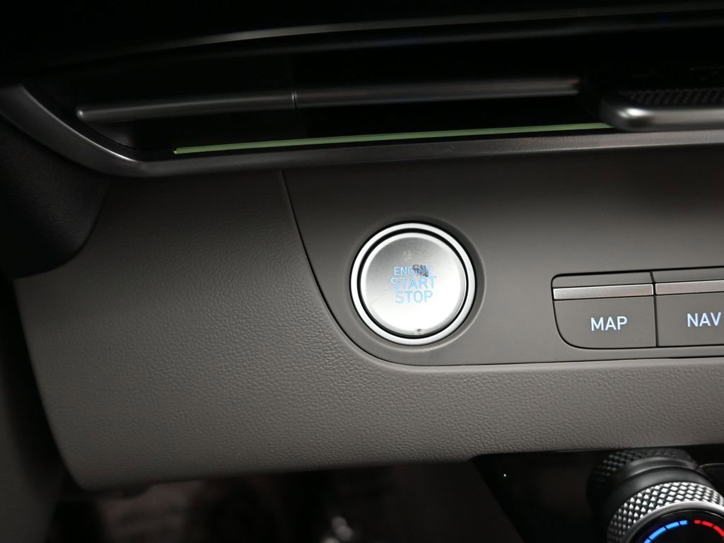 Used 2025 Hyundai Elantra SEL image 22