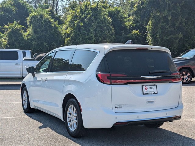 New 2025 Chrysler Pacifica Select image 5