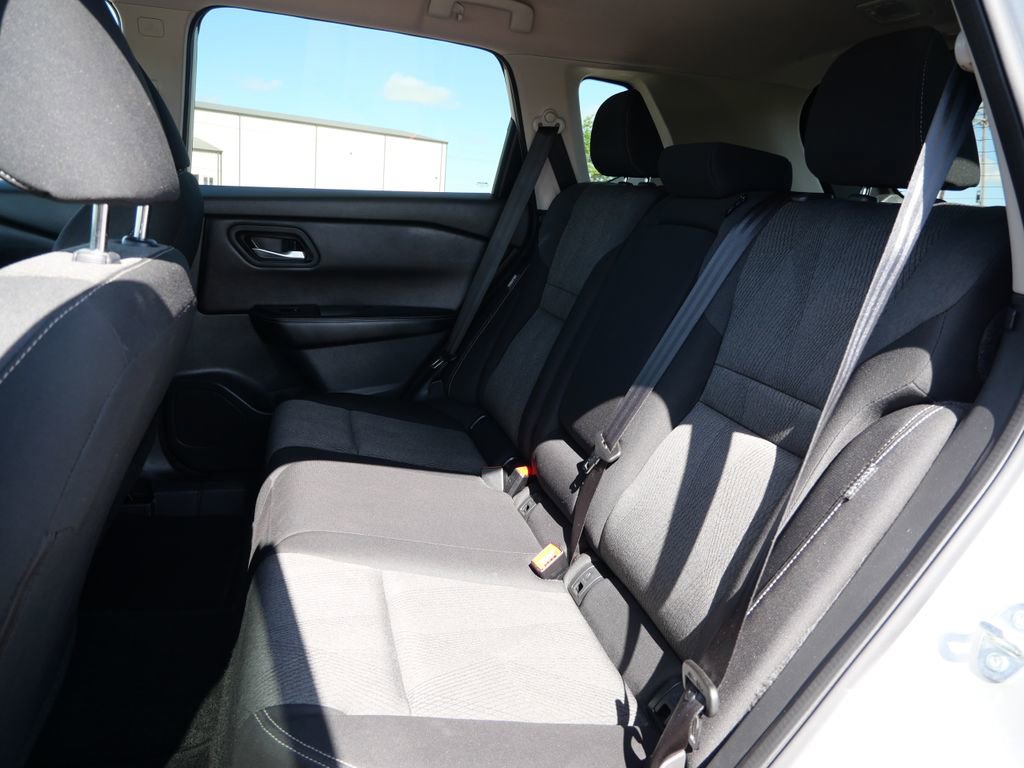 Used 2025 Nissan Rogue SV FWD image 14
