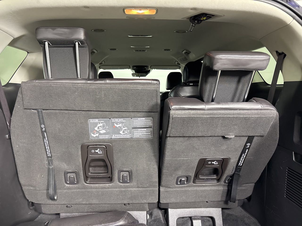 Used 2023 Kia Carnival LX image 19