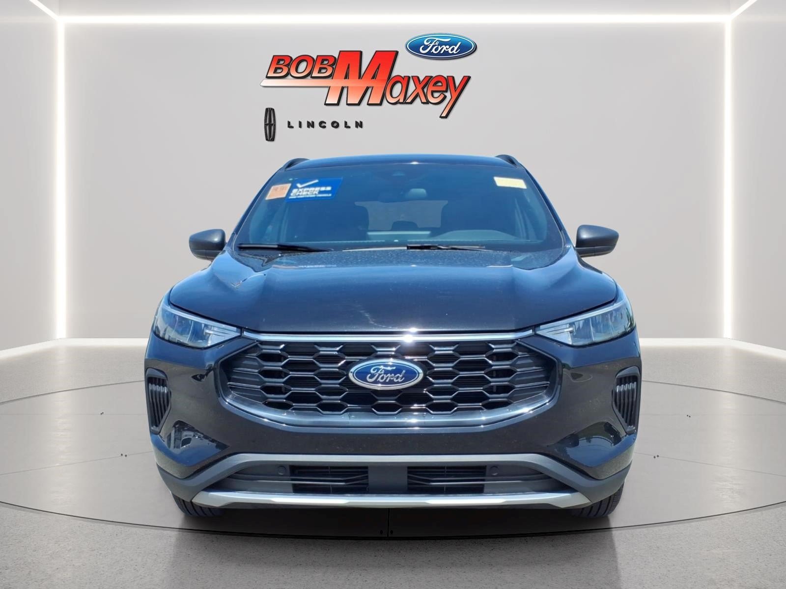Used 2025 Ford Escape ST-Line w/ Tech Pack #1 AWD/4WD image 2