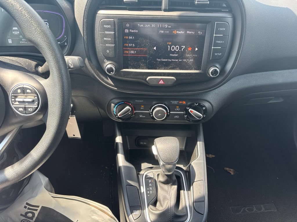 Used 2025 Kia Soul LX w/ LX Technology Package FWD image 10