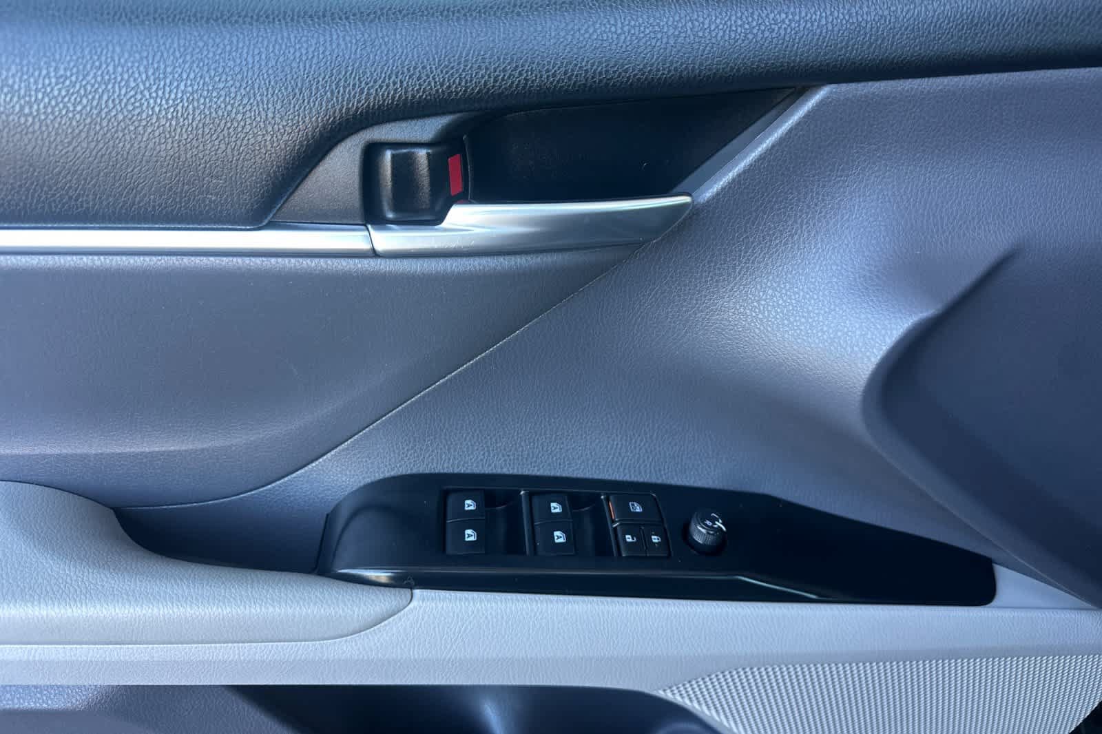 Used 2018 Toyota Camry FWD image 12