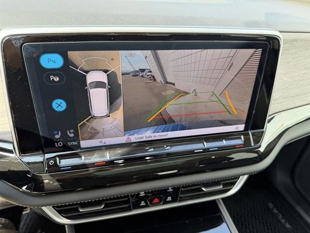 New 2026 Volkswagen Atlas SEL Premium R-Line image 24